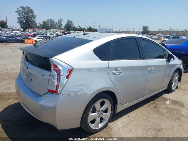 Toyota Prius Three 2015 JTDKN3DU0F0445100 Image 4