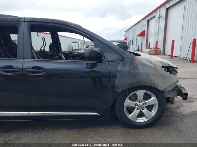 Toyota Sienna Le 8 Passenger 2017 5TDKZ3DC8HS838077 Image 12