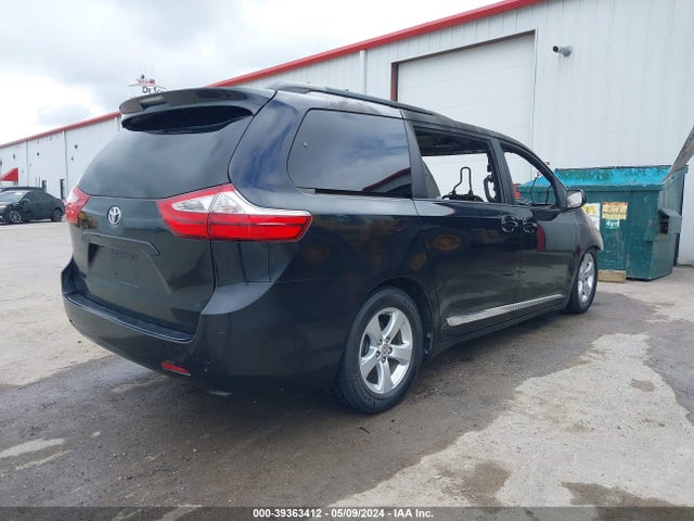 Toyota Sienna Le 8 Passenger 2017 5TDKZ3DC8HS838077 Image 4
