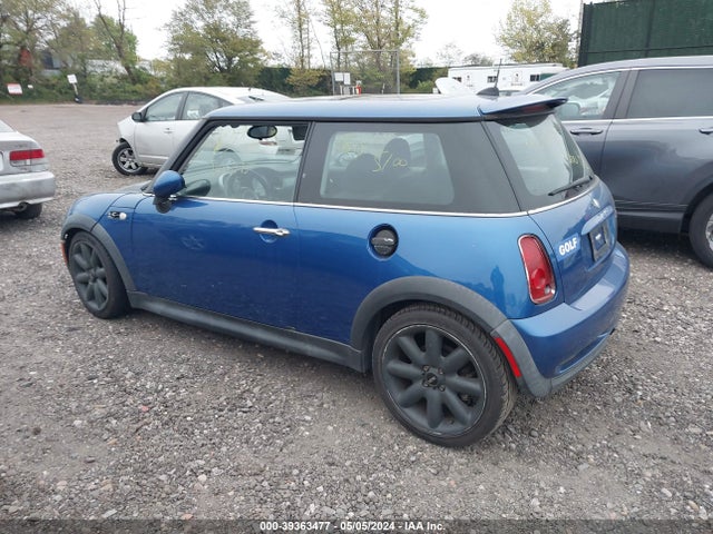 2005 MINI COOPER S WMWRE33505TG99220 Photo 2
