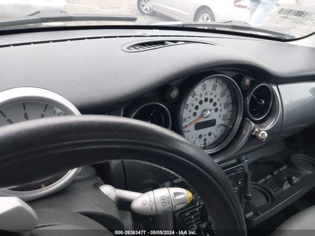 2005 MINI COOPER S WMWRE33505TG99220 Photo 6