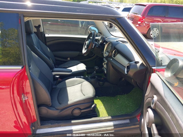 2008 MINI COOPER CLUBMAN WMWML33518TN66774 Photo 4