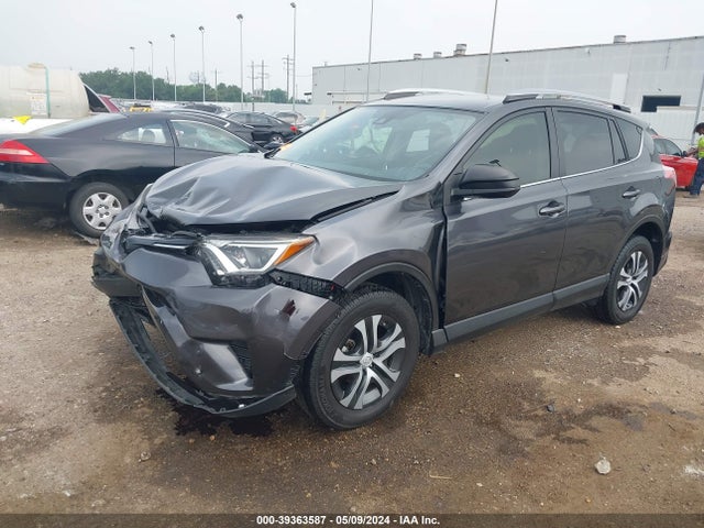 Toyota RAV4 LE 2018 JTMZFREV8JJ200862 Image 2