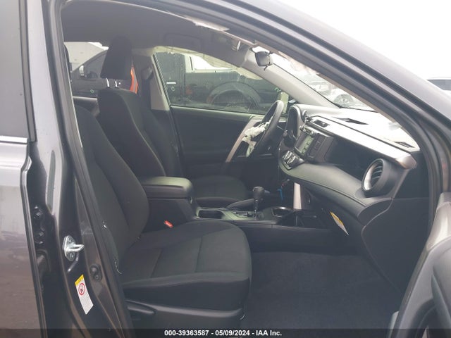 Toyota RAV4 LE 2018 JTMZFREV8JJ200862 Image 5
