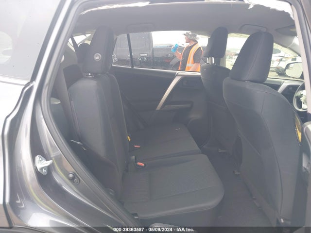 Toyota RAV4 LE 2018 JTMZFREV8JJ200862 Image 8