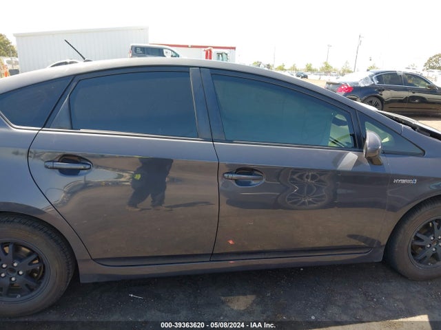 Toyota Prius Two 2014 JTDKN3DU5E0388410 Image 13