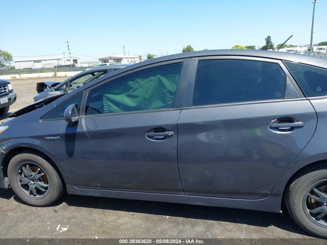 Toyota Prius Two 2014 JTDKN3DU5E0388410 Image 14