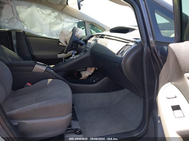 Toyota Prius Two 2014 JTDKN3DU5E0388410 Image 5