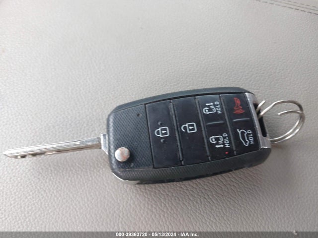KIA SEDONA LX 2016 KNDMB5C18G6165279 Image 11