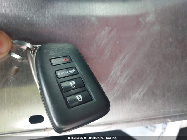 JTHBA1D21K5088245 Lexus IS 300