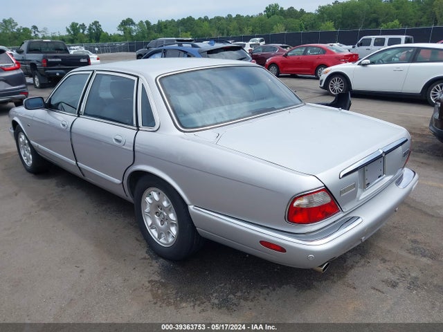 2002 JAGUAR XJ8 SAJDA14C12LF44084 Photo 2