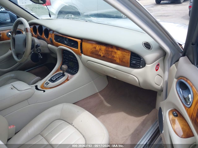 2002 JAGUAR XJ8 SAJDA14C12LF44084 Photo 4