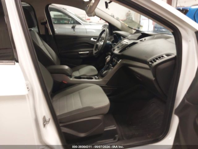 1FMCU9GX6GUB47463 Ford ESCAPE SE