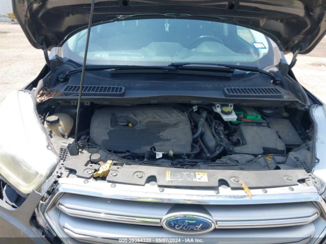1FMCU0JD1HUC77968 Ford Escape Titanium