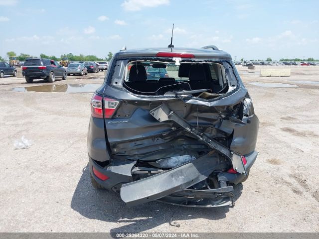 1FMCU0JD1HUC77968 Ford Escape Titanium