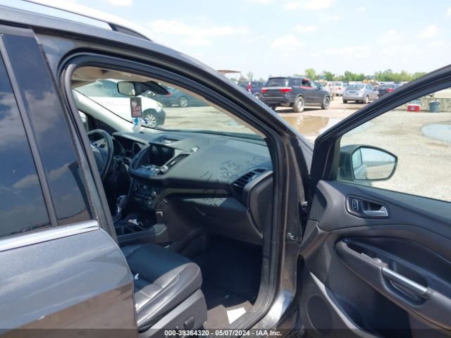 1FMCU0JD1HUC77968 Ford Escape Titanium