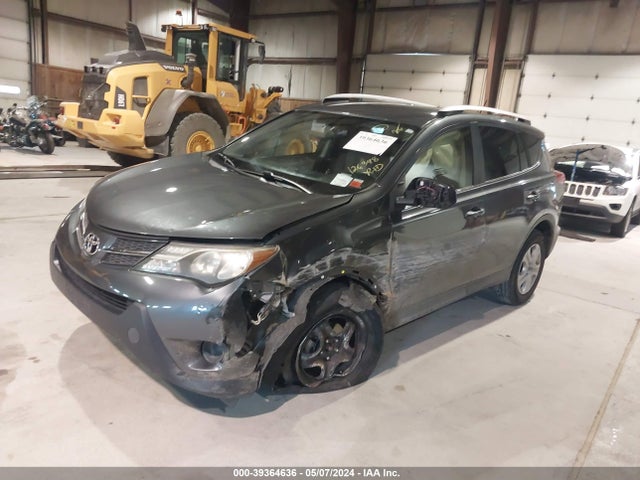 Toyota RAV4 LE 2015 JTMBFREV0FD160848 Image 2