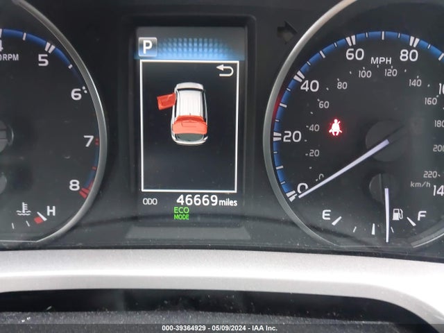Toyota RAV4 LE 2018 JTMZFREV6JD109832 Image 15