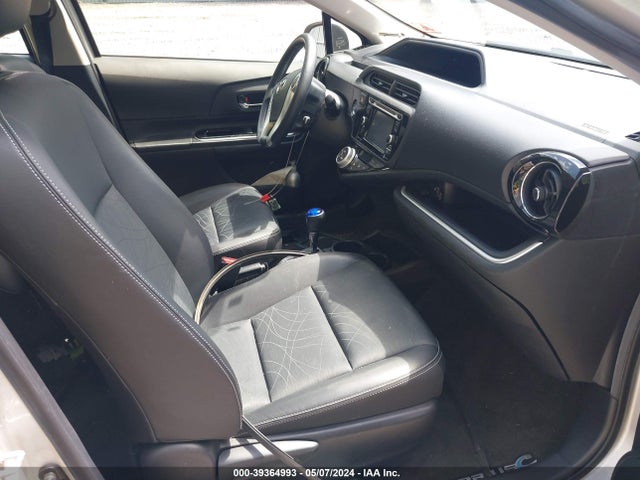 Toyota Prius C Four 2017 JTDKDTB39H1593370 Image 5