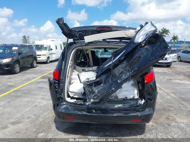 2C4RC1CG7NR227034 Chrysler Voyager Lx