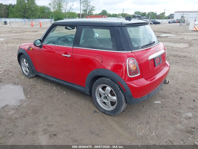 2009 MINI COOPER WMWMF33529TW71302 Photo 2