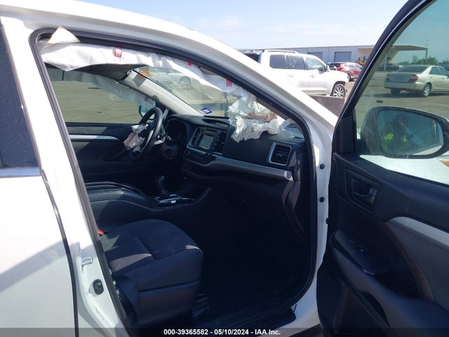 Toyota Highlander Le 2016 5TDZARFH5GS020709 Image 5