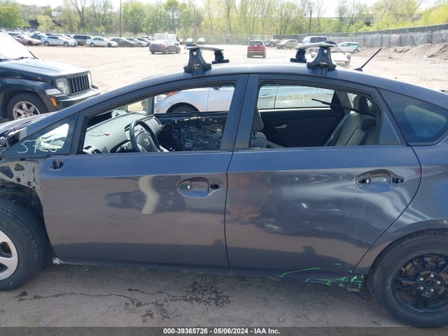 Toyota Prius Two 2015 JTDKN3DU7F1992956 Image 14
