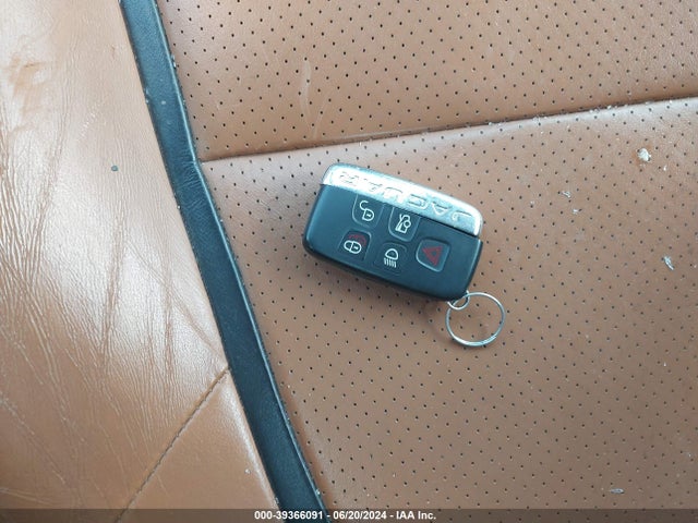 2015 JAGUAR XF SAJWA0F77F8U51949 Photo 10