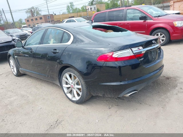 2015 JAGUAR XF SAJWA0F77F8U51949 Photo 2