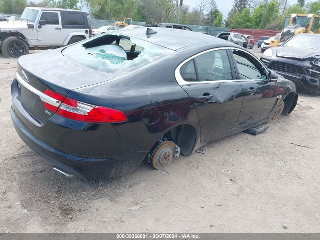 2015 JAGUAR XF SAJWA0F77F8U51949 Photo 3