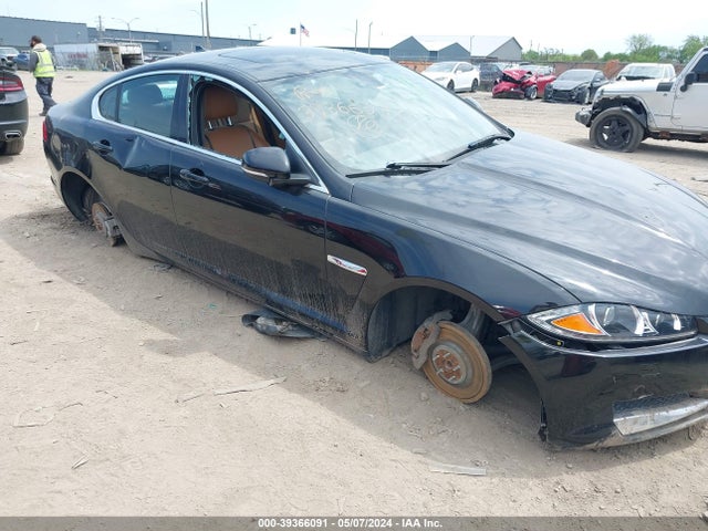 2015 JAGUAR XF SAJWA0F77F8U51949 Photo 5