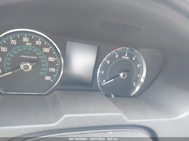 2015 JAGUAR XF SAJWA0F77F8U51949 Photo 6