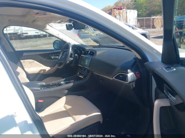 SADCJ2FX2KA364657 Jaguar F-pace 25t Premium