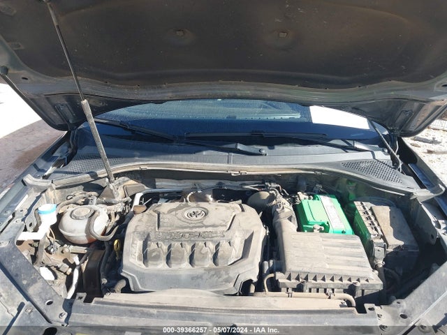 3VV3B7AX6JM016473 Volkswagen Tiguan 2.0t Se/2.0t Sel