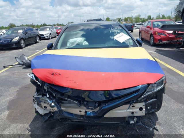 4T1B11HK9JU589749 Toyota CAMRY SE