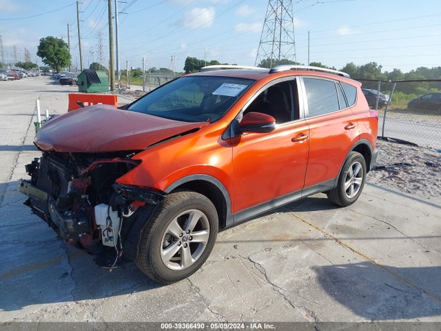 Toyota Rav4 Xle 2015 JTMWFREV4FJ036388 Image 2