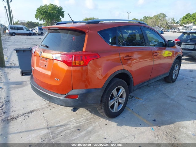 Toyota Rav4 Xle 2015 JTMWFREV4FJ036388 Image 4