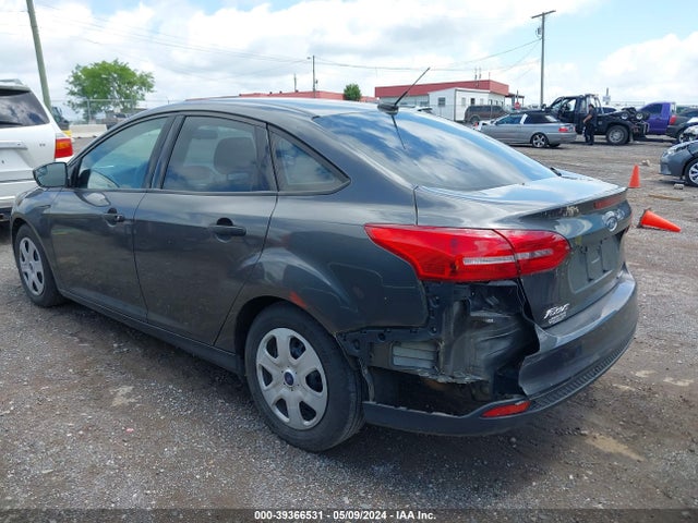 Ford FOCUS S 2016 1FADP3E22GL261377 Image 3