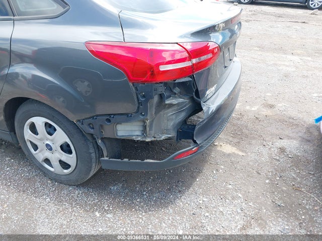 Ford FOCUS S 2016 1FADP3E22GL261377 Image 6