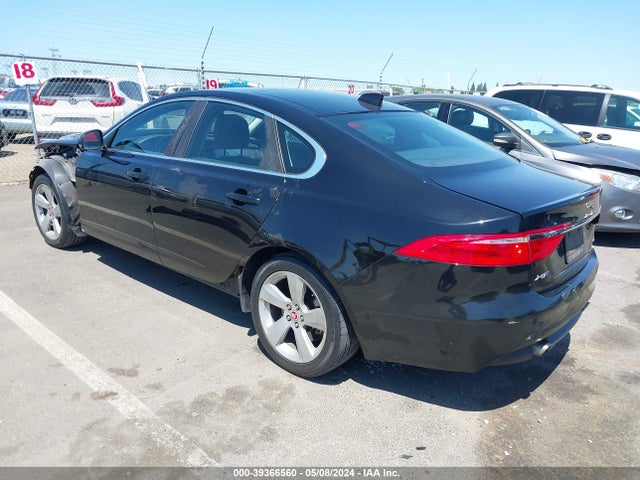 2018 JAGUAR XF SAJBR4FX3JCY69512 Photo 2