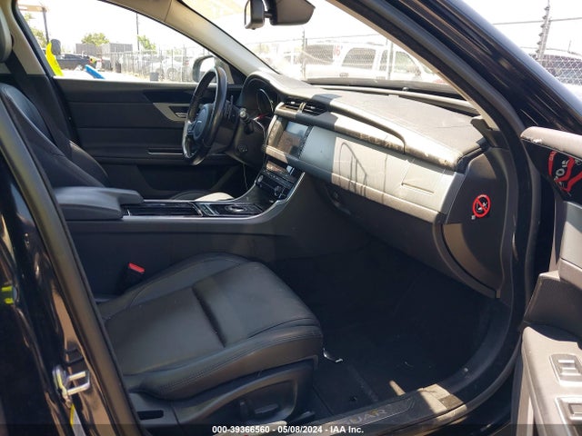 2018 JAGUAR XF SAJBR4FX3JCY69512 Photo 4