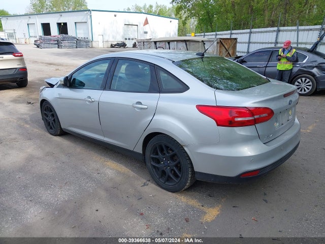 Ford FOCUS SE 2016 1FADP3F24GL321092 Image 3