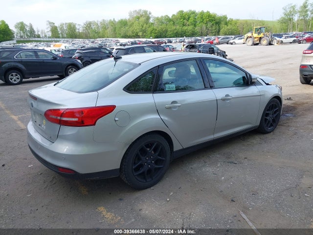 Ford FOCUS SE 2016 1FADP3F24GL321092 Image 4