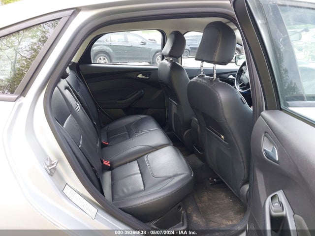 Ford FOCUS SE 2016 1FADP3F24GL321092 Image 8