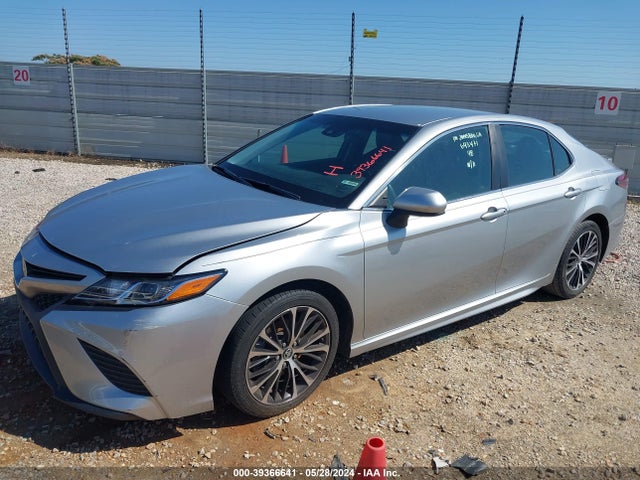 Toyota CAMRY SE 2018 4T1B11HK9JU643471 Image 2