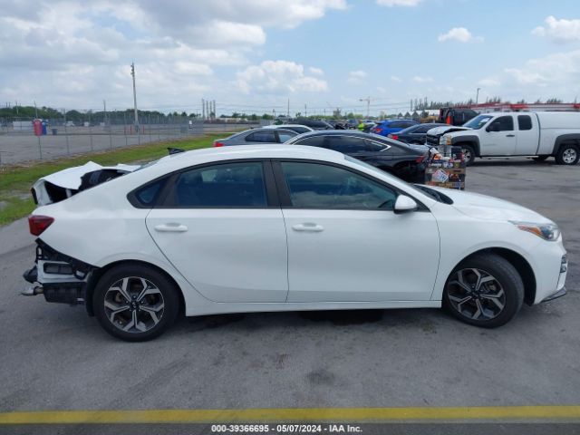 3KPF24AD4KE127017 KIA Forte Lxs