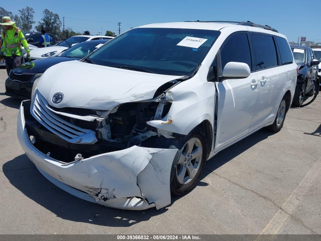 Toyota Sienna Le 8 Passenger 2015 5TDKK3DC7FS615871 Image 2