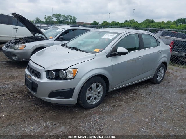 Chevrolet Sonic Lt Auto 2015 1G1JC5SG1F4203525 Image 2