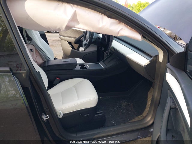 2024 TESLA MODEL Y 7SAYGDEE1RA228680 Photo 4