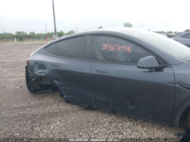 2024 TESLA MODEL Y 7SAYGDEE1RA228680 Photo 5